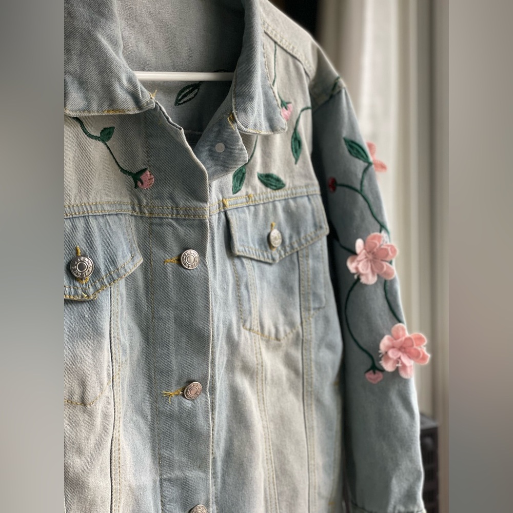 🌸Flower Appliques Denim Jacket - Picture 6 of 13